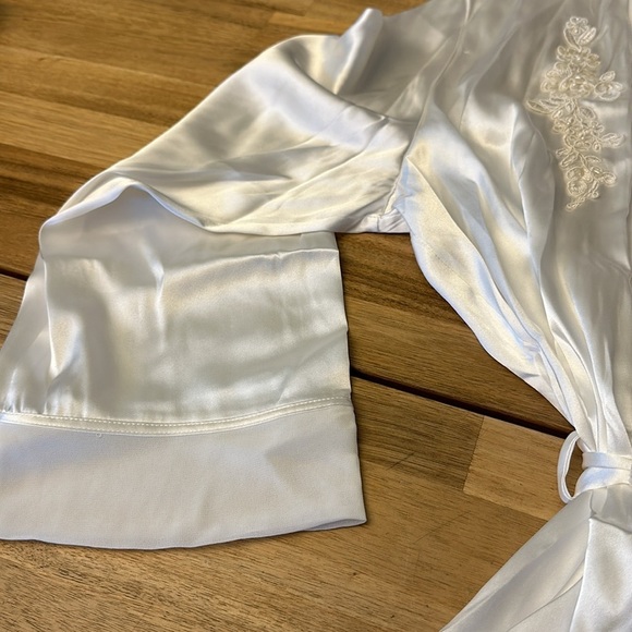 LINEA DONATELLA ⭐️ satin gown and robe set - Picture 9 of 10